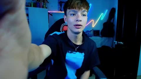 Snapshot of twink_sebas_ chatting on March 3, 5:24 am Bad boy sebastian online show from March 3, 5:24 am