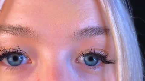 Snapshot of twinklefluff chatting on March 11, 1:56 pm twinklefluff online show from March 11, 1:56 pm