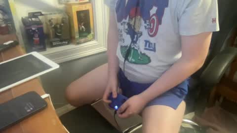 Snapshot of twinkmikexxx12 chatting on July 15, 1:22 am mike online show from July 15, 1:22 am