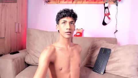 twinksboys_23 online show from November 18, 2:43 pm