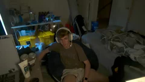 Snapshot of twinktools chatting on September 30, 7:19 pm shytwink online show from September 30, 7:19 pm