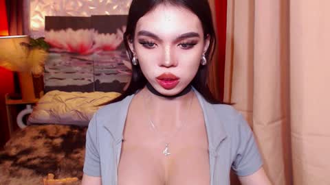 twinktransshanel online show from November 9, 5:06 am