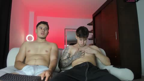 Snapshot of twintease chatting on October 10, 3:22 pm twintease online show from October 10, 3:22 pm