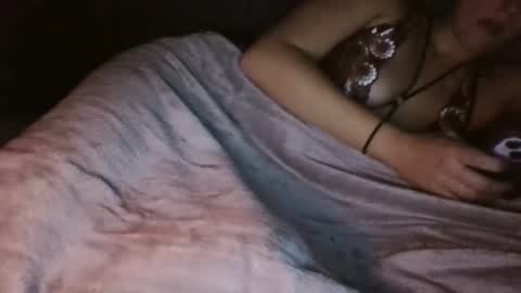 Snapshot of twizzler_twizzle chatting on November 6, 12:22 am twizzler_twizzle online show from November 6, 12:22 am