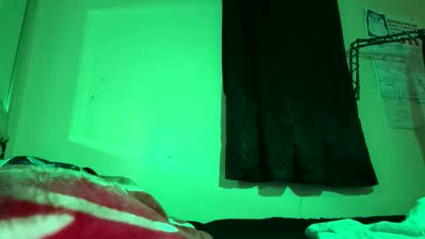 Snapshot of twizzler_twizzle chatting on February 15, 2:36 pm twizzler_twizzle online show from February 15, 2:36 pm