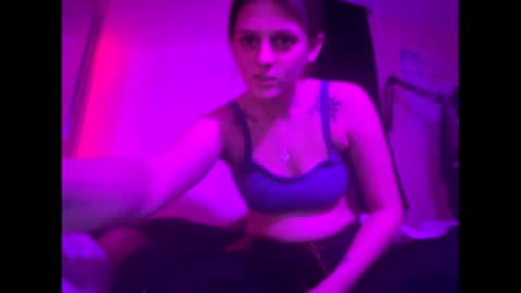 Snapshot of twizzler_twizzle chatting on February 18, 6:59 pm twizzler_twizzle online show from February 18, 6:59 pm