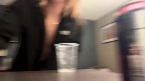 Snapshot of twizzler_twizzle chatting on March 10, 4:28 am twizzler_twizzle online show from March 10, 4:28 am