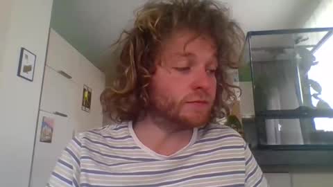 Snapshot of tworoardsdiverge chatting on June 5, 3:07 pm tworoardsdiverge online show from June 5, 3:07 pm