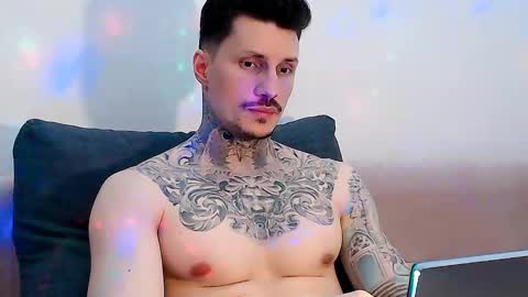 Snapshot of tyagodoll chatting on December 18, 7:41 pm tyagodoll online show from December 18, 7:41 pm