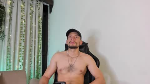 Snapshot of tyagoroberts chatting on December 2, 4:29 am Tyago online show from December 2, 4:29 am