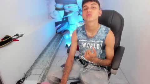 Snapshot of tyger_boy chatting on June 13, 4:54 am Tyger Boy online show from June 13, 4:54 am