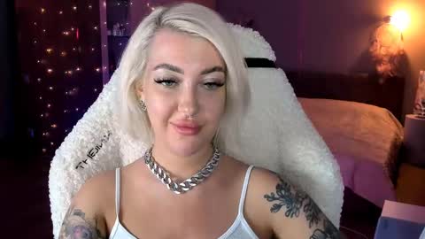 Miley online show from February 25, 3:16 pm