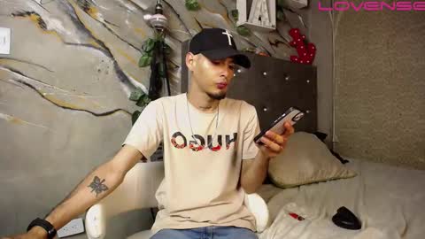 Snapshot of tyl3r_coop3r chatting on September 17, 2:46 am tyl3r_coop3r online show from September 17, 2:46 am