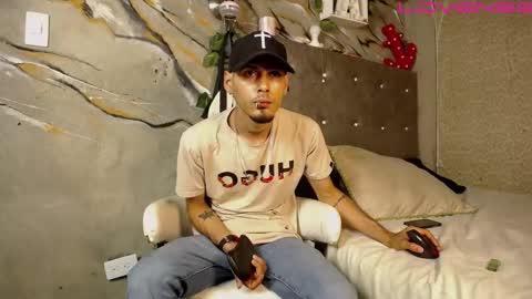 Snapshot of tyl3r_coop3r chatting on September 20, 4:02 am tyl3r_coop3r online show from September 20, 4:02 am