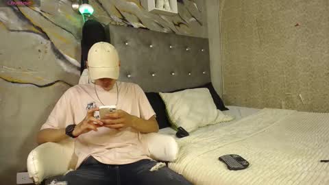 Snapshot of tyl3r_coop3r chatting on November 2, 3:20 am tyl3r_coop3r online show from November 2, 3:20 am