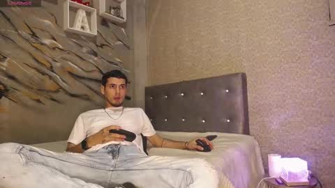 tyl3r_coop3r online show from February 15, 8:38 pm