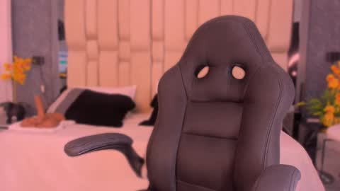 Snapshot of tyla_demon chatting on October 24, 3:36 am TYLA online show from October 24, 3:36 am