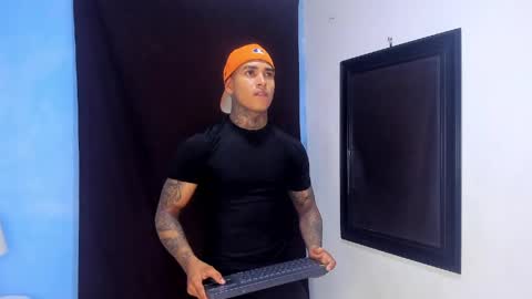 Snapshot of tyler_bell_ chatting on May 5, 3:14 am tyler_bell_ online show from May 5, 3:14 am