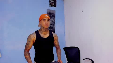 Snapshot of tyler_bell_ chatting on May 7, 2:17 am tyler_bell_ online show from May 7, 2:17 am