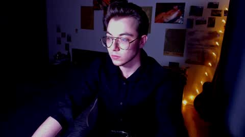 Snapshot of tyler_bergg chatting on May 10, 1:00 am tyler berg online show from May 10, 1:00 am