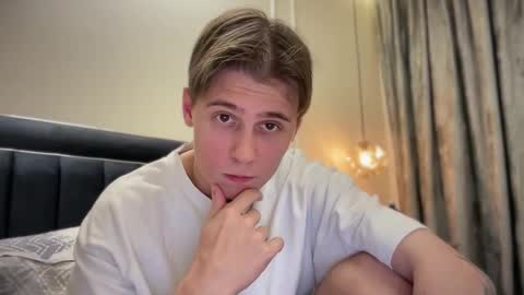 tyler_garrner online show from November 2, 2:30 pm