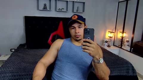 tyler_hank1 online show from December 23, 12:25 am