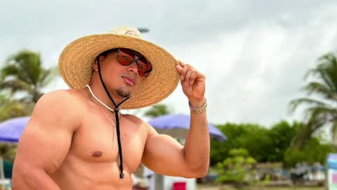 tyler_hank1 online show from January 13, 7:10 pm