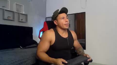 tyler_hank1 online show from September 19, 10:10 pm