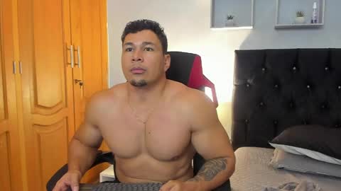 tyler_hank1 online show from May 27, 7:22 pm