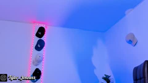 Tyler online show from November 25, 12:21 am