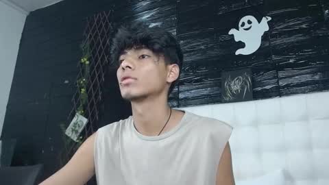 Snapshot of tyler_wolf_1 chatting on October 21, 12:17 pm tyler_wolf_1 online show from October 21, 12:17 pm