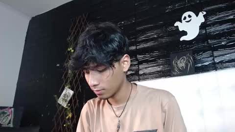Snapshot of tyler_wolf_1 chatting on October 22, 12:27 pm tyler_wolf_1 online show from October 22, 12:27 pm
