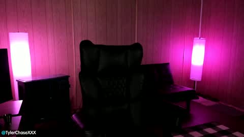 Snapshot of tylerchasexxx chatting on March 27, 12:27 am Tyler Chase online show from March 27, 12:27 am