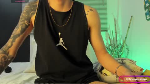 tylergiuseppe_ online show from January 17, 5:42 am