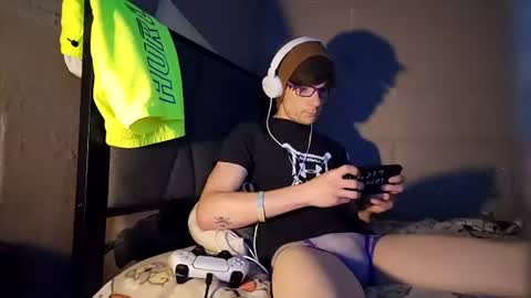 Snapshot of tylerlee199169 chatting on June 22, 1:08 pm Tyler online show from June 22, 1:08 pm