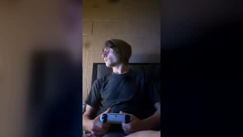 Snapshot of tylerlee199169 chatting on July 18, 9:46 am Tyler online show from July 18, 9:46 am