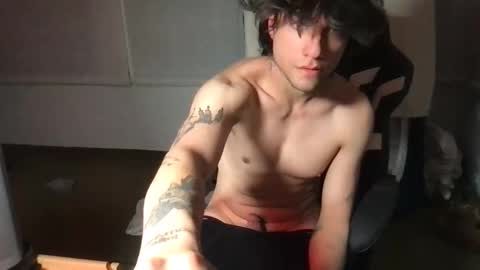 Snapshot of tylersplace chatting on January 18, 5:55 am tyler1414 online show from January 18, 5:55 am