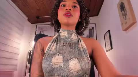 Snapshot of tylla_ chatting on September 10, 3:39 am online show from September 10, 3:39 am
