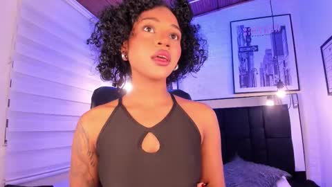 Snapshot of tylla_ chatting on October 15, 4:12 am online show from October 15, 4:12 am