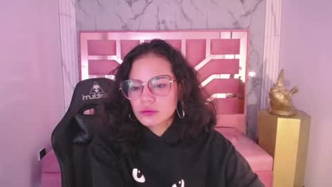 Snapshot of tyna_ch chatting on January 4, 4:22 pm TYNA online show from January 4, 4:22 pm