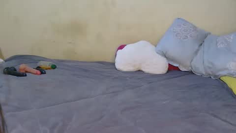 tynniee online show from February 25, 11:42 am