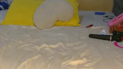 tynniee online show from April 21, 2:51 am