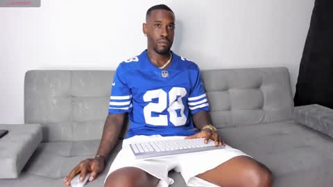 Snapshot of tyron_rulers chatting on February 24, 1:24 am Dvid Rullers online show from February 24, 1:24 am