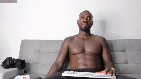 Snapshot of tyron_rulers chatting on March 11, 11:37 pm Dvid Rullers online show from March 11, 11:37 pm