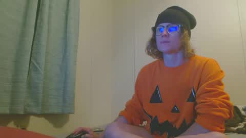 Snapshot of tyyyler93 chatting on December 25, 5:05 am TylerAlternative online show from December 25, 5:05 am