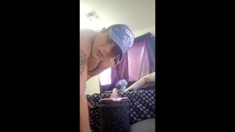 Snapshot of uandme_baby chatting on April 18, 9:15 pm Azelia B online show from April 18, 9:15 pm