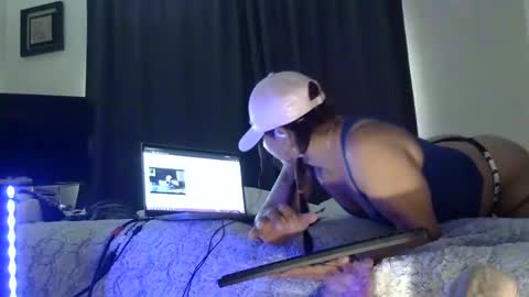Snapshot of uandme_baby chatting on May 14, 1:40 pm Azelia B online show from May 14, 1:40 pm