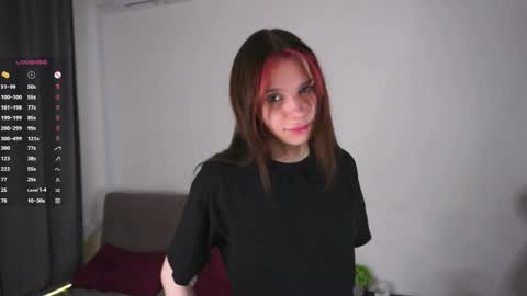 Lili online show from May 6, 5:07 pm