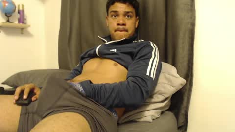 Snapshot of ugh_manux chatting on May 10, 7:13 am ugh_manux online show from May 10, 7:13 am