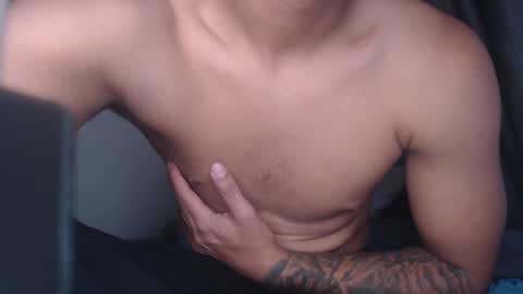 Snapshot of ugh_manux chatting on May 19, 2:51 am ugh_manux online show from May 19, 2:51 am